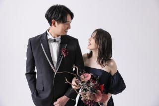 カラードレス&times;スタジオ！コーディネートで楽しむウエディングフォト✨