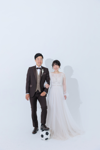 お気に入りの小物でオリジナリティ溢れるウェディングフォト♪