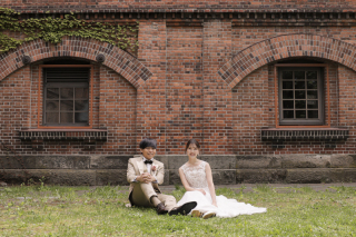 洋風なレンガをバックにロケーションフォト✨