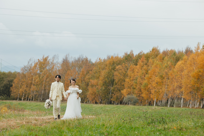 紅葉×白樺の木!札幌市内で叶える、北海道らしいウエディングフォト!