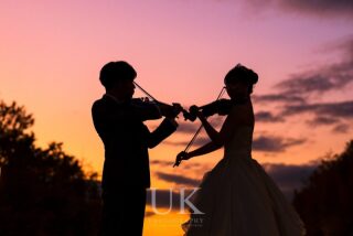 【結婚式前撮り】バイオリンとビオラの音色が響く東京駅マジックアワーに乗せた協奏曲