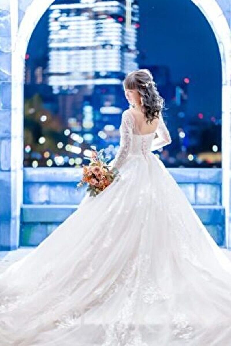 【東京駅ロケーションフォト】通り雨の奇跡！東京駅舎前のキラキラ雨ショット