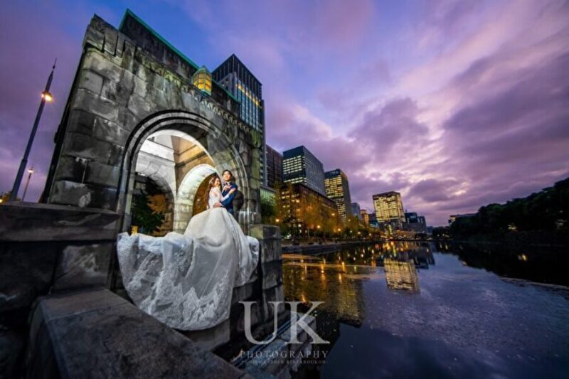 【東京駅・丸の内前撮り】お二人らしい東京駅舎前の肩車ショット！