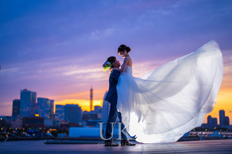【前撮り横浜ウェディングフォト】マジックアワー爆発の横浜大桟橋【結婚式写真】