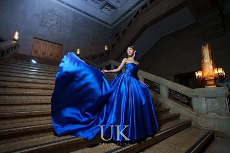 【国立博物館】実写版シンデレラの名シーン再現！ロイヤルブルーのドレスが美しい1枚