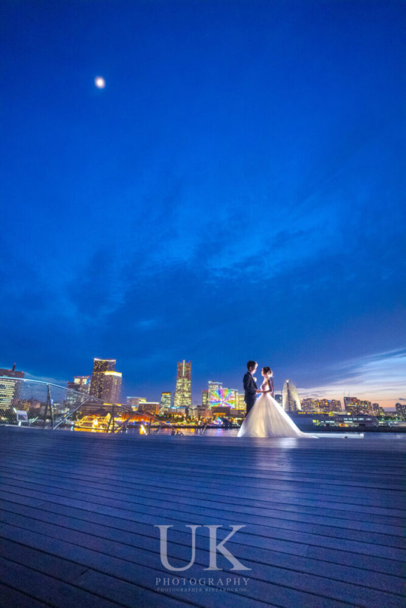 【前撮り横浜ウェディングフォト】マジックアワー爆発の横浜大桟橋【結婚式写真】