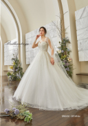 ウエディングドレスのご紹介＊