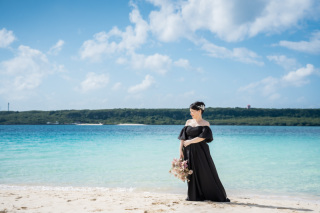 今年は、何色ドレス?黒?テラコッタ?