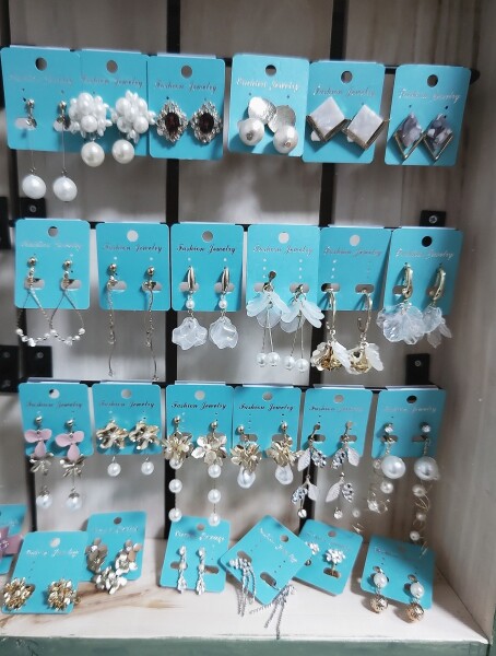 イヤリング アクセサリー各種いっぱいあります!