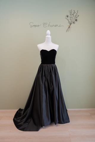 黒ドレス　入荷してます！