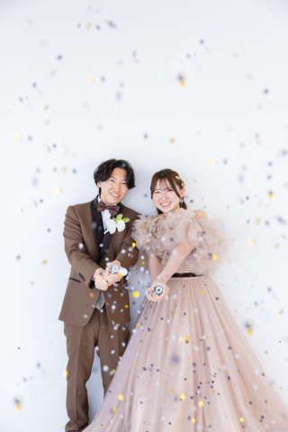 【ウェディングドレスもカラードレスも！】洋装2着スタジオ撮影 105,000円