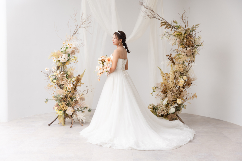 【ウェディングドレスもカラードレスも！】洋装2点スタジオ撮影 90,000円