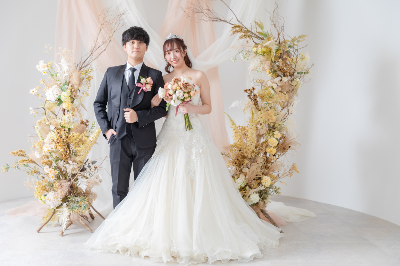 【ウェディングドレスもカラードレスも！】洋装2点スタジオ撮影 90,000円