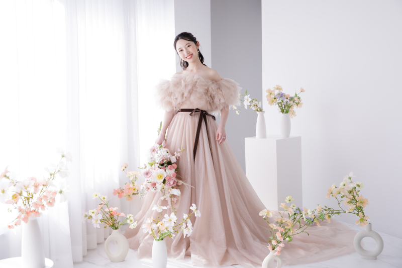 【ウェディングドレスもカラードレスも!】洋装2点スタジオ撮影 90,000円
