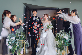 アットホームな挙式が叶う！挙式当日前撮り付き♪