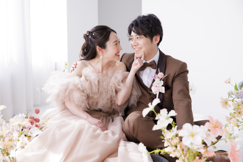 【ウェディングドレスもカラードレスも!】洋装2点スタジオ撮影 90,000円