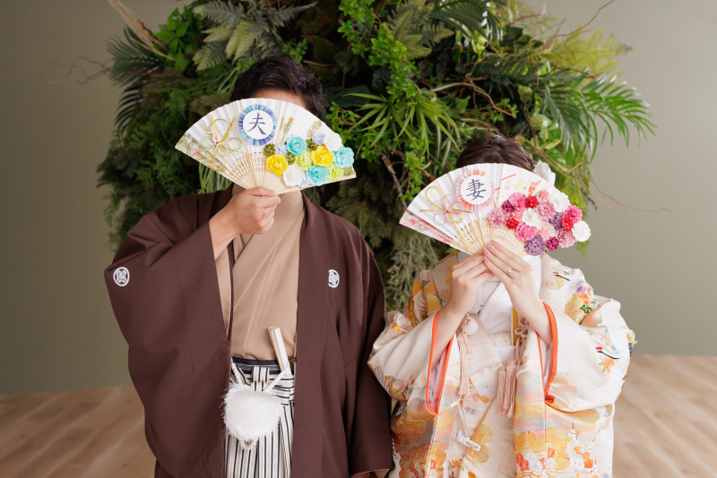 扇子のショットも♪快適なスタジオ撮影で