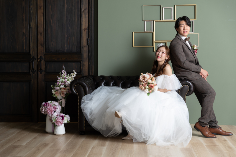 【ウェディングドレスもカラードレスも！】洋装2点スタジオ撮影 90,000円