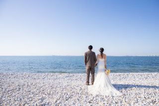 【青い空でもサンセットでも♪】マーブルビーチで叶えるビーチフォトウェディング♡