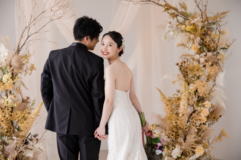 【ウェディングドレスもカラードレスも!】洋装2点スタジオ撮影 90,000円