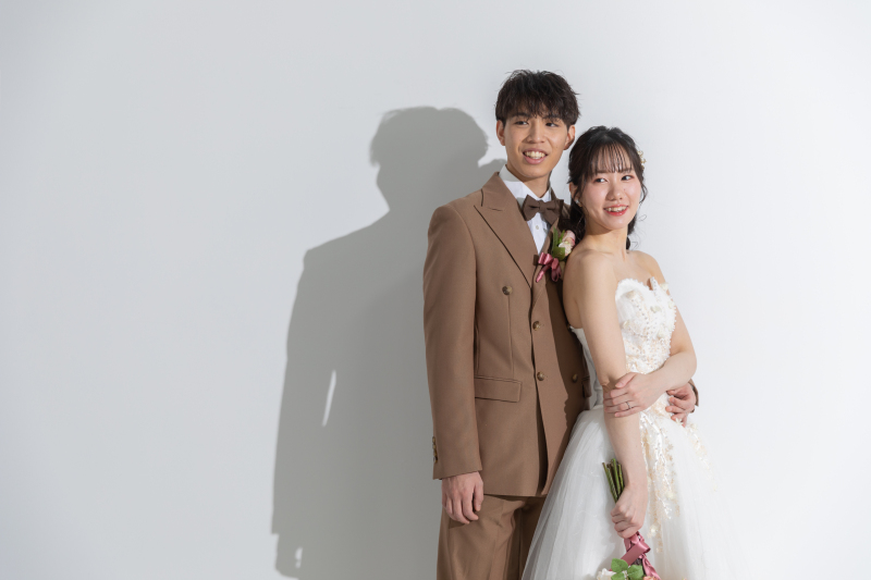 【ウェディングドレスもカラードレスも！】洋装2点スタジオ撮影 90,000円
