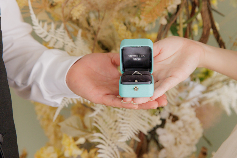 お持ち込みのアイテムを使って2人ならではの撮影を♡