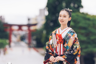 色打掛をおしゃれに着こなす半襟アレンジはいかが?