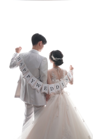 「小物を使ってバリエーション豊かなフォトウェディングに」