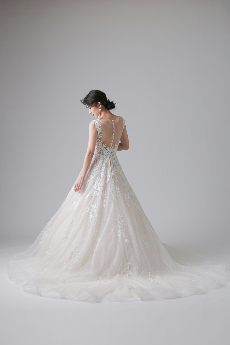 メイクさんが選ぶウェディングドレスご紹介