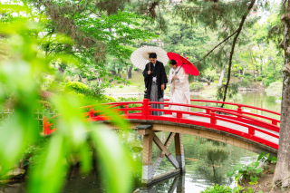 四季折々の情景と調和する、縮景園での和装ロケーションフォト