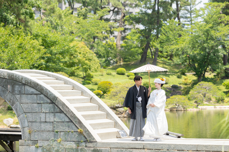 伝統とモダンが響き合う ― 縮景園とチャペルスタジオでの特別な撮影
