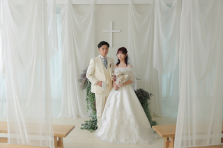 白と緑が織りなす、優しくあたたかなスタジオ撮影