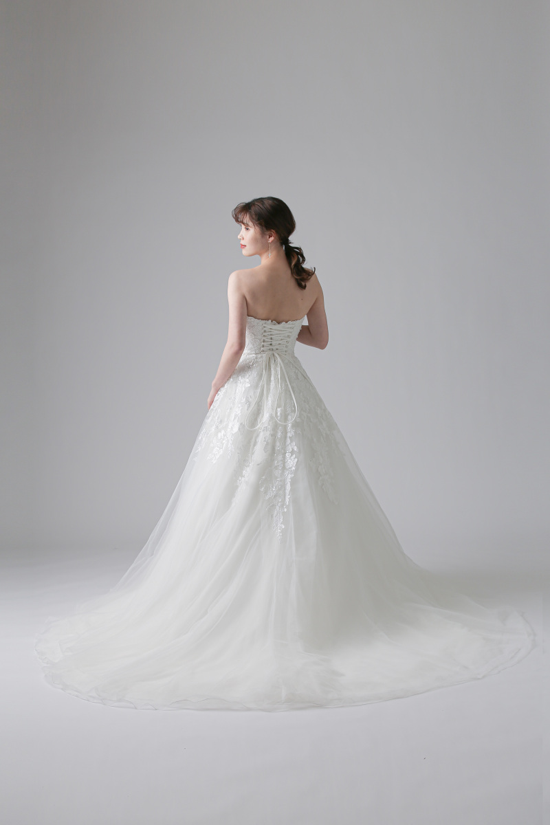 ウェディングドレスご紹介