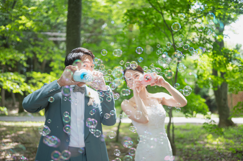 シャボン玉が舞う♡遊び心いっぱいのウェディングフォト！