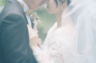 ロングベールを活かしたアートな1枚。