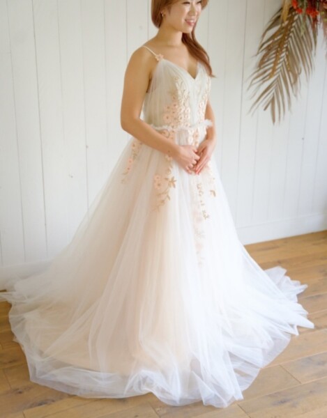 マタニティにも着ていただけるドレス