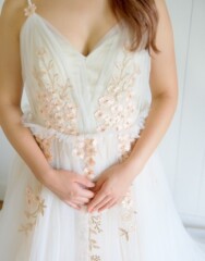 マタニティにも着ていただけるドレス