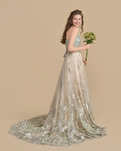 可憐なレースに包まれる【Ref.7080】