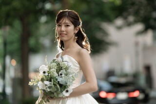 ドレスの魅力を活かすヘアスタイル♡