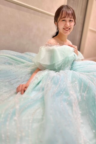 キラキラドレスのご紹介です【カラードレス】