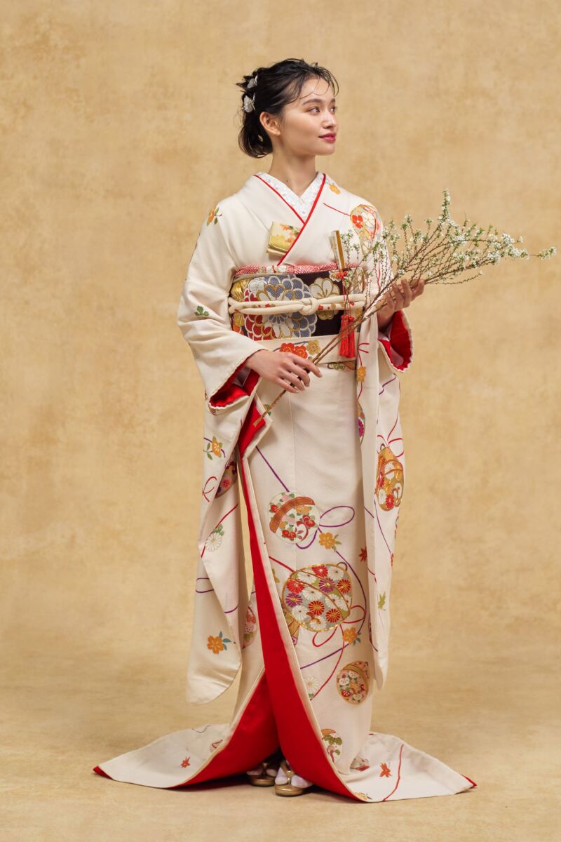 華やかなチェンジ！大振袖から色打掛へ
