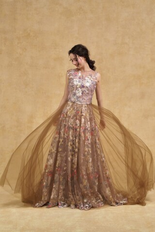 華やかな刺繍のドレス ~Ref.6875~