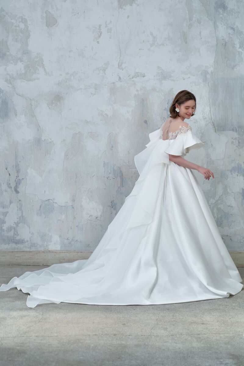 動きのあるボリュームドレス　Ref.3462