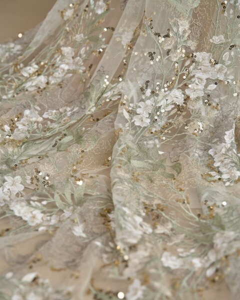 可憐なレースに包まれる【Ref.7080】