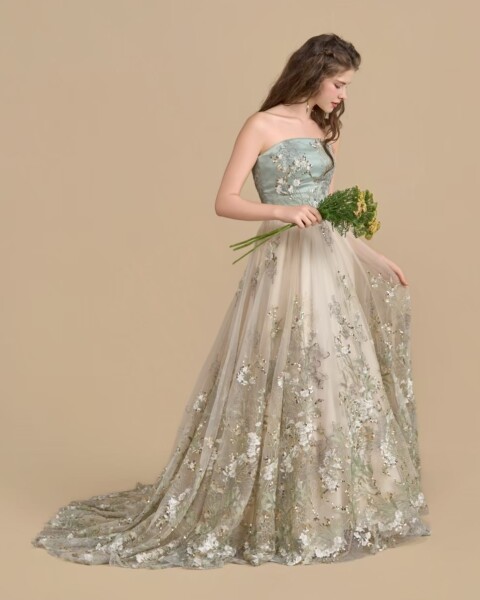 可憐なレースに包まれる【Ref.7080】