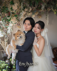 【スタジオ】愛犬とドライフラワーに包まれるウェディングフォト