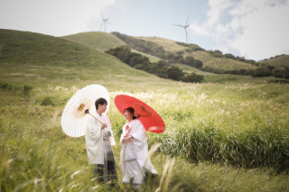 白無垢と和傘が映える和装ウェディングフォト