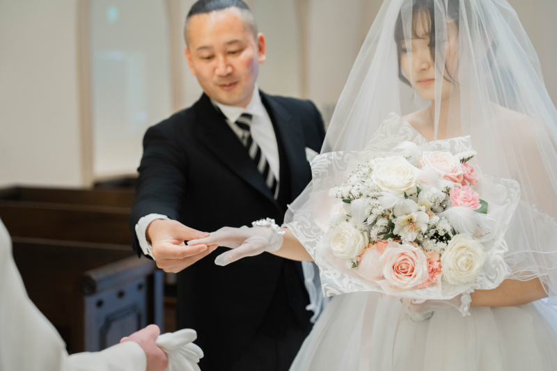 家族に見守られたあたたかな挙式シーン♡