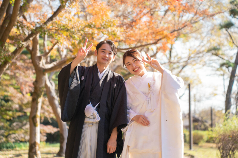 紅葉に包まれて ― 笑顔あふれる和装フォトストーリー