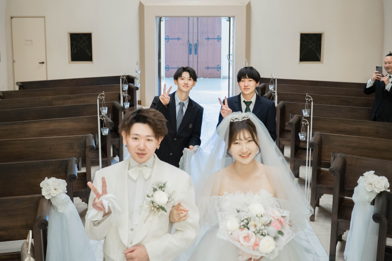 家族に見守られたあたたかな挙式シーン♡